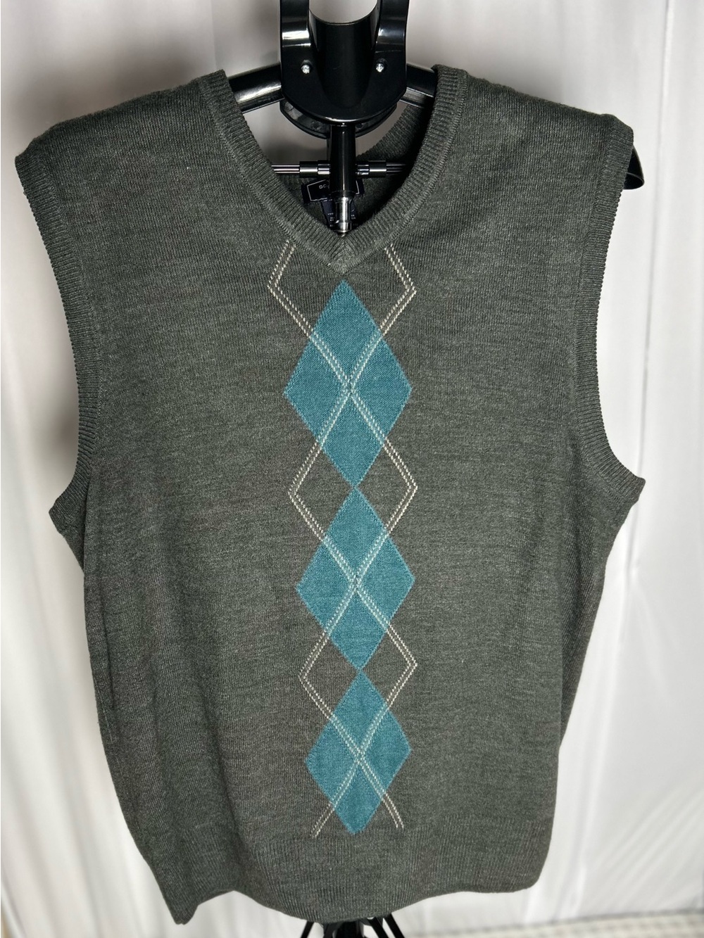 Dockers Men's Gray V-Neck Sweater Vest with Teal Argyle